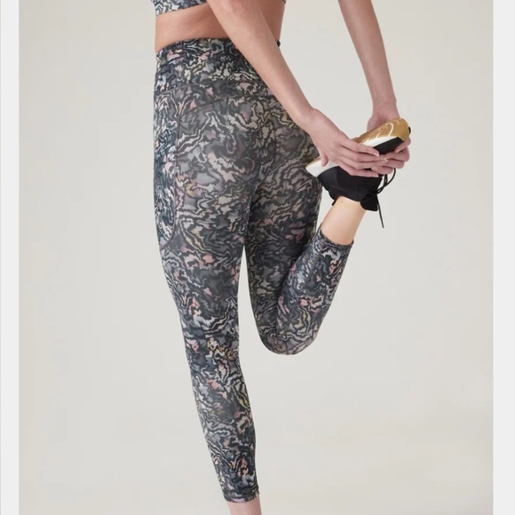 Athleta Ultimate Stash 7/8 Tight - Kinetic Abstract Multi - Size XS - Picture 2 of 14